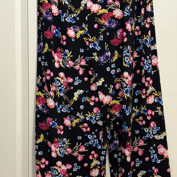 Floral Women's - Black pants - Picture 3 of 5
